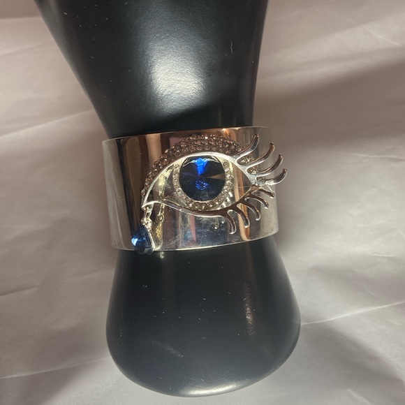 NWOT Evil eye Cuff Bracelet w/teardrop - Picture 4 of 7